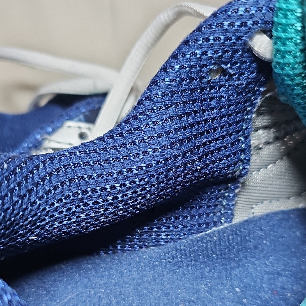 Saucony Womans Silver and Teal Sneakers - Picture 10 of 10